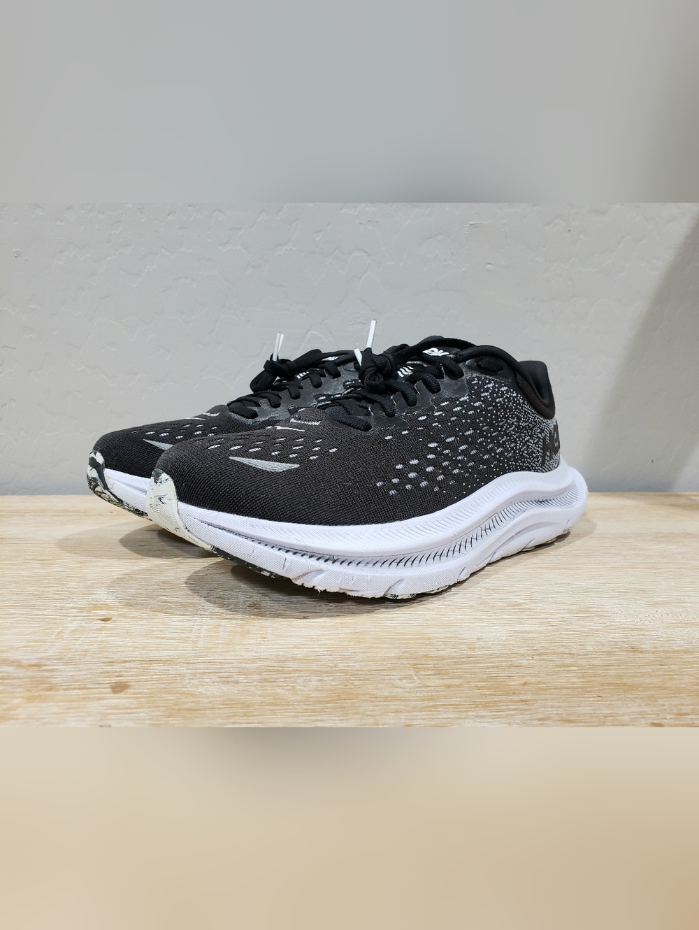 HOKA ONE ONE Women's Kawana Running Shoes (9B) Black/White